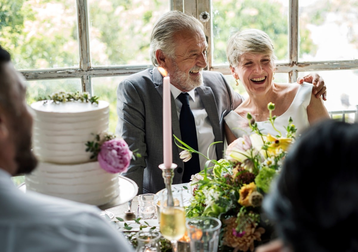 Trouver la robe de mariée parfaite à 50 ans : conseils