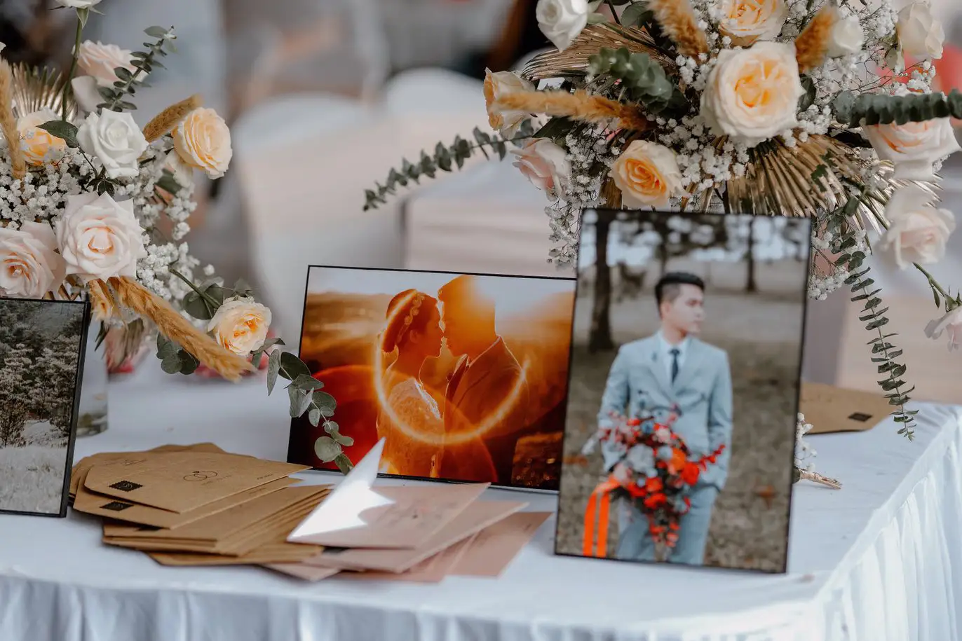 Mariage créatif : bouquets, photos et enveloppes personnalisées