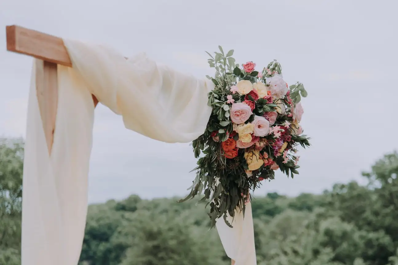 Tendances actuelles mariage : regard inspirant bouquet varié.